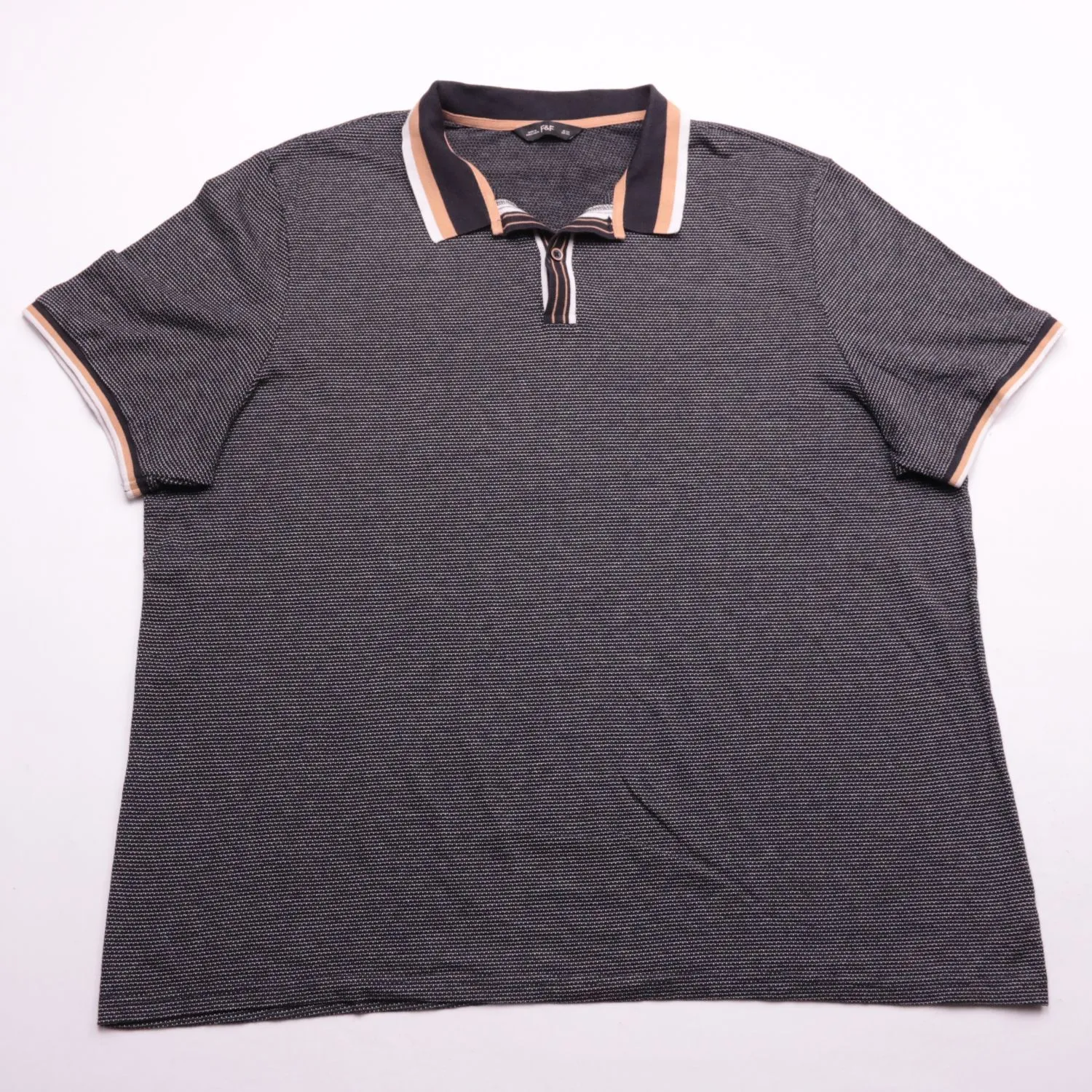 Чёрное поло F&F с контрастной отделкой, размер 60 (3XL)